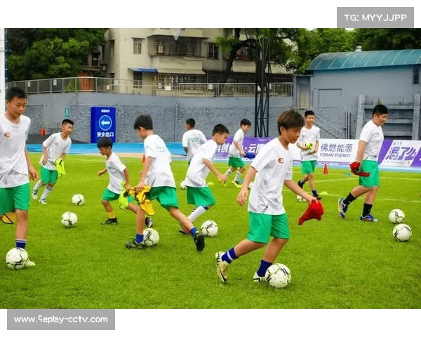 西甲俱乐部开设国际足球学校，推广西班牙青训体系