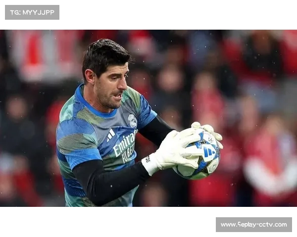 皇马门将库尔图瓦扑救受伤，替补人选临危受命